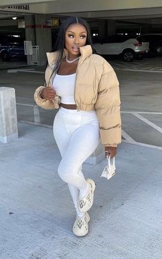 Puffer Jacket Outfit Black, Runners Outfit, Yeezy Outfit, Puffer Jacket Outfit, Streetwear Fashion Women