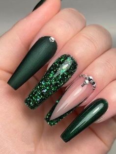 Green Sparkly Nails, Emerald Green Nail Polish, Emerald Green Nails, Emerald Nails, Green Acrylic Nails, Dark Green Nails, Solid Color Nails, Formal Nails, Green Nail Designs