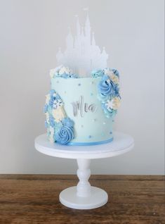 a blue and white cake with flowers on it