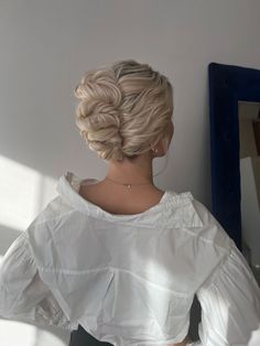 Easy Cute Bun, Chignon Hairstyle, Hair Couler, Pony Hairstyle, Cute Bun, Cute Bun Hairstyles, Elegant Hairstyle, Chignon Hair, Best Haircuts