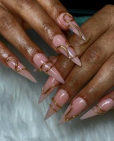 Line Work On Nails, Brown Pink Nails Design, Stilleto Winter Nails, Freestyle Almond Nails, Fall Nails Almond Shape Long, Pointy Almond Nails Designs, Egypt Nails Design, Fall Almond Nails Designs, Halloween Almond Nails Design