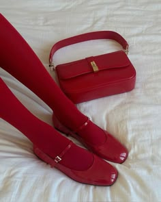 @breiigonzalez Zapatos Mary Jane, Red Tights, Looks Street Style, Red Heels, Jane Shoes, Red Outfit, Mode Vintage, Mary Jane Shoes