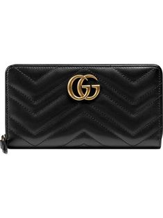 Gucci's wallet is part of the 'Marmont' family, one of the brand's iconic and best-loved collections. It's been crafted in Italy from quilted leather in a chevron pattern and topped with the iconic 'GG' motif. Can't beat a classic. Featuring a gold-tone logo plaque and a gold-tone top zip fastening. Gucci Wallet Women, Gucci Marmont, Gucci Gg Marmont, Wallets For Women Leather, Gg Marmont, Gucci Accessories, Carry All Bag, Gucci Wallet, Athletic Outfits