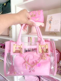 Bags Expensive, Classy Handbags For Women, Classy Handbags, Women Hand Bags, Trending Bags, Cute Hand Bags, Purse Aesthetic, Pink Obsession, Aesthetic Designer