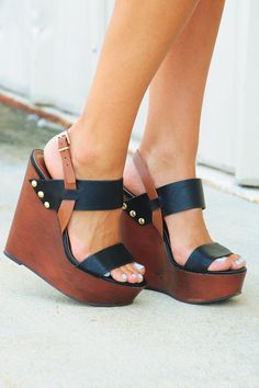 black and brown wedges Black Wedges Shoes, Heels Wedge, Wedges Shoes, Platform Wedge Heels, Shoe Design, Wedge Heel Sandals, Hot Shoes, Black Wedges