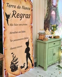 there is a sign that says terra do nunoa regras in spanish and an image of a pirate