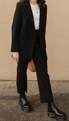 Tomboy Outfits Professional, Lawyer Outfits Women Aesthetic, Urban Formal Outfits, Indie Formal Outfits, Fancy Restaurant Hostess Outfit, Soft Goth Work Outfits, Professional Outfits Masc Women, Formal Fits Women Aesthetic, Grunge Office Wear