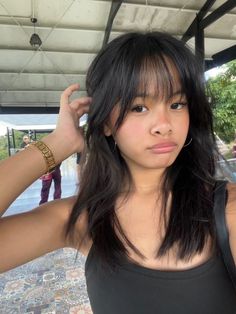 Black Hair Wispy Fringe, Black Hair With Short Curtain Bangs, Hot Wispy Bangs, Dark Wispy Bangs, Hairstyles For Tan Skin, Layers With Bangs Asian, Whispy Front Bangs Wolfcut, Bangs With Medium Hair Asian, Round Face With Wispy Bangs