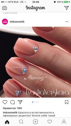 Nails With Rhinestone Accent Nail, Minimal Crystal Nails, Nail Gems Placement, Mail Jewel Designs, Simple Crystal Nails, Short Nails Rhinestones Design, Small Gems On Nails, Rhinestone Art Nails, Swarovski Nails Designs Simple