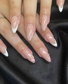 There's a new beauty trend taking over Instagram and it's absolutely stunning. Say hello to "quartz nails". Neutral Nails Acrylic, Pretty Gel Nails, Soft Nails, Acrylic Nails Coffin Short, Pink Acrylic Nails, Square Acrylic Nails