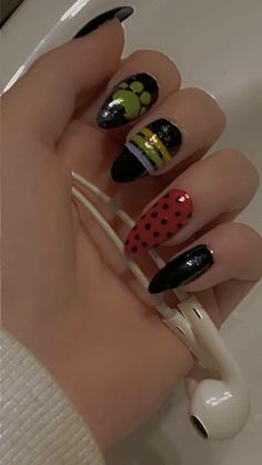 chat noir and lady bug miraculous nails Lady Bug Makeup, Cute Miraculous, Miraculous Ladybug Costume, Uñas Aesthetic, Tikki Y Plagg, Ladybug Costume