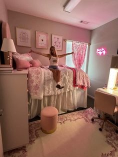 Pink Coquette Dorm Room, Sec Dorm Rooms, Love Shack Fancy Dorm Room, Dorm Inspo Cozy Pink, College Dorm Decor Aesthetic, Soft Pink Dorm Room, Matching Dorm Room, Dorm Room Inspiration Pink, Pink Dorm Aesthetic