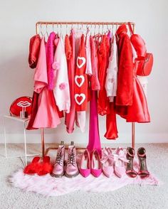 Valentine Outfits For Women, Valentine Photo Shoot, Valentine Dress, Valentines Outfits, Valentine's Day Outfit, Pink And Red, Mode Inspiration, Womens Casual Outfits, Outfits Casuales