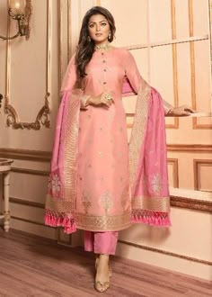 Silk Kurti Designs, Celana Fashion, Indian Designer Suits, Gaun Fashion, Long Kurti Designs, Kurti Designs Party Wear, Kurta Designs Women, Designer Party Wear Dresses, Indian Dress