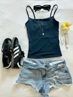 Summer School Outfits Shorts, Edikted Outfit Aesthetic, Madi Aesthetic, Jean Fits, Outfit Inspo Summer, Outfit Inspo Casual, Trendy Outfits For Teens, Summer Inspo, Adidas Outfit