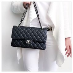 Tote Chanel, Chanel Cardigan, Chanel Bag Classic, Chanel Classic Medium, Kardashian Kollection, Classic Bags, Chain Shoulder Bag