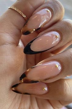 #nail design #nail inspo #elegant nails #nails #elegant nails #trendy nails #minimalist nails #cool nail inspo #nails idea #nude nail designs #graduation nails #summer nails #coffin nails designs #coffin nails #grad nails #summer toe nails #spring nails #nail ideas #nails acrylic #nail designs #nail inspo #nagels #nägel inspiration Nail Design Gold, Kutek Disney, Cute Simple Nails, Smink Inspiration, Purple Nail, Classy Acrylic Nails, Makijaż Smokey Eye, Thanksgiving Nails, Fall Nail Art