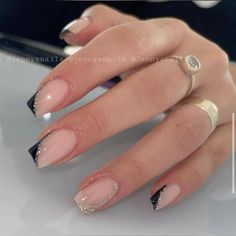 Best Classy Nails, Black Classy Nails, Beautiful Nails Elegant, Black Elegant Nails, Black Design Nails, Nails Design Classy, Classy Short Nail Designs, Elegance Nails, Neutral Nails Acrylic