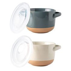 two bowls with lids are shown side by side, one is empty and the other has an open lid