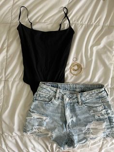 #outfits #summerstyle #backtoschooloutfits Outfit With Jean Shorts, Summer Outfits Denim Shorts, Cute Short Outfits, Summer Outfit Shorts, Summer Outfits Shorts, Jean Shorts Outfit, Outfits With Shorts, Cute Outfits With Shorts, Street Style Outfits Casual