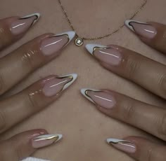 Natural Nail Ideas Designs, Cute Almond Shaped Acrylic Nails, Md Nails Ideas, Girly Nail Art Designs, Gel X Apres Nails, Butterfly Nails Gold, Gold Nail Ideas Acrylic, Gel X Nail Ideas Simple, Medium Stiletto Nails Designs