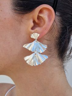 **EXPRESS SHIPPING is available in checkout for holiday shoppers.** Long silver Earrings, dangle silver Statement Shell Drop Fan Earrings, Nature Jewelry gift for women. These statement fan-shaped earrings are show- stoppers, yet light and comfortable. They are designed as wild petals that drop gently from your ears, organic and natural yet elegant and impressive. They have a gorgeous texture and movement that plays beautifully with light. Get these long dangle drop earrings to make a powerful a Earrings Long Silver, Silver Earrings Long, Gold Ear Jacket, Long Silver Earrings, Earrings Nature, Gold Ear Cuff, Fan Earrings, Ear Jacket, Silver Dangle Earrings