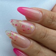 Unhas | Cursos Online| Ester Belini on Instagram: "Uma decoração bem delicadinha 💖✨ . Gostou? Salva para reproduzir nas suas clientes 😉🔥 . Me Siga ➡️ @imperiodasunhasbrasil . Créditos 👉 @daniella_nails_design" Trendy Nail Design