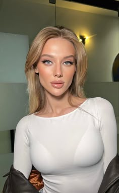 Strong Cheekbones Woman, Hair Color Blondes, Smink Inspiration, Nude Makeup, Prom Makeup, Soft Hair, Pretty Makeup, Artistry Makeup, Aesthetic Makeup