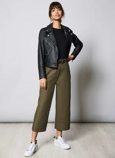 Olive Green Trousers Outfit, Olive Trousers Outfit, Khaki Trousers Outfit, Green Trousers Outfit, Cropped Pants Outfit, Khaki Pants Outfit, Crop Trousers, Wide Leg Pants Outfit, Stylish Outfits For Women Over 50