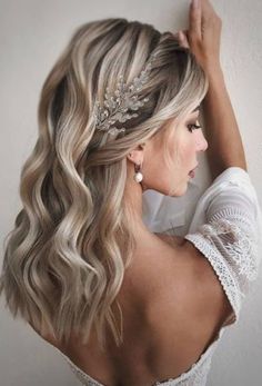 Wedding Hair Up On One Side, Western Wedding Hairstyles Short Hair, Wedding Hairstyles For Extensions, Side Pin Wedding Hair, Bridal Hair Down With Extensions, Wedding Hair Down Boho, Hollywood Bride Hair, Wedding Hair Pieces Down Hairstyles, Bridal Hair Half Down