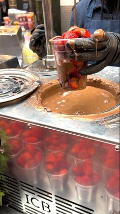 Crepe Stand, Joshua 5, Chocolate Covered Strawberry Recipe, Bee Cakes, Healthy Food Inspiration, Easy Healthy Lunches, London Baby, Borough Market, Superbowl Party Food