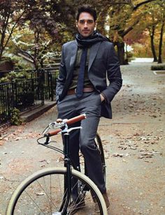 cycle chic | Tumblr Riding A Bike, Urban Bike, Cycle Chic, Classic Suit, Bike Style