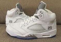 Jordan 5 Metallic White, Jordan 5 Metallic, Nike Air Jordan 5, Black Basketball Shoes, Shoe Technology, Jordan Shoes Retro, Baskets Nike, Air Jordan 5 Retro, Womens Jordans