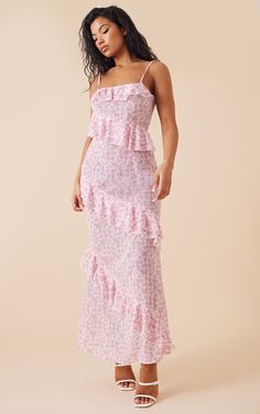 Make them stop and stare in this unreal pink floral print chiffon frill detail maxi dress. Brought to you in a pink hue chiffon material with a dreamy floral print design, frill detailing and a flattering maxi fit, how can you not fall in love with this dress doll Style with strappy heels and gold accessories for a look that is perfect for your next occasion and beyond.   Length approx 119cm/47 (Based on a sample size UK 6)   Model wears size UK 6/ EU 34/ AUS 6/ US 2 Model Height - 5ft 6 Long Sundress, Boho Fashion Summer, Mode Boho, Floral Print Chiffon, Sleeveless Long Dress, Loose Fitting Dresses, Pink Floral Print, Maxi Robes, Sling Dress