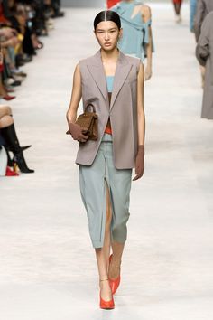 Milan Fashion Week Runway, Fendi Handbag, Moda Paris, Spring Summer 2024, Work Shirts, Milan Fashion Week