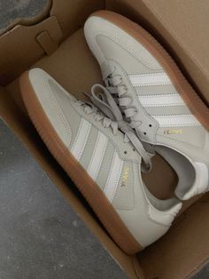 Neutral Addidas Womens Sambas Samba Adidas, Adidas Samba Outfit, Pretty Sneakers, Samba Outfit, Trendy Shoes Sneakers, Dr Shoes, Preppy Shoes, Pretty Shoes Sneakers, Skandinavian Fashion