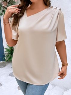 Formal Tops For Women, Blouse Casual Fashion, Formal Tops, Office Wear Women, Fashion Design Clothes, Plus Size Blouses, Flutter Sleeves, Metallic Accents