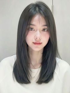 Curtain Bangs Circle Face, Haircuts With Round Face, Medium Length Korean Haircut, Korean Haircut Girl, Asian Medium Haircut, Haircut Korean Girl, Haircut Without Layers, Ulzzang Haircut, Korean Style Haircut