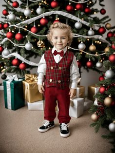 ✿ABOUT THIS SUİT ✓Introducing this luxurious four-piece checked suit set that creates a stylish and personalized ensemble for your little one's special day. ✓This set consists of suspender pants with plaid detailing, a plaid fabric vest trimmed with a gold knot, a matching bow tie, and a cotton shirt. ✓The trousers have an elastic waistband for comfortable fit and adjustable straps to ensure the perfect fit. Made of soft and comfortable gabardine fabric. ✿FABRIC INFORMATION ✓Natural cotton fabri Christmas Suits Boys, Baby Suits Boy Wedding Red, Christmas Outfit Red, Weihnachten Outfit, Gabardine Fabric, Suspenders For Boys, Holiday Kids, Boys Christmas Outfits, Trendy Christmas Outfits