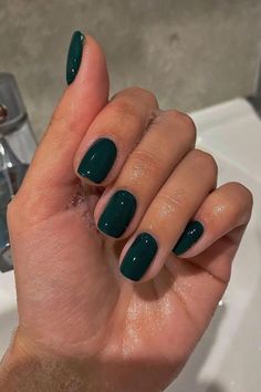 We love acrylic nail extensions. We love coffin nails, oval nails and even squoval nails. We love nail art, ombre nails, neon nails and even 3D nails. But if the past year+ has taught us anything where our nails are concerned, it's that good things can come in small packages and having short nails is still pretty cool.

📸 lookbyeloise, aziza_wow_nails, gel.bymegan Emerald Nails, December Nails, Nails Yellow, Squoval Nails, November Nails, October Nails