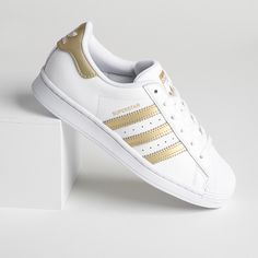 Gold Sneakers Outfit, Adidas Superstar Gold, White And Gold Sneakers, White And Gold Shoes, Gold Trainers, Adidas Gold