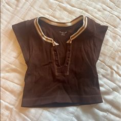 Urban Outfitters Baby Tee. Size Xs/S Basically Brand New Never Worn Spring Crops, Mint Green Sweater, Brown Crop Top, White Clothes, Seamless Top, Going For Gold, Brown Babies, Wrap Crop Tops, Sweater Crop