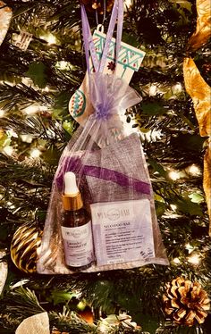 Discover the Last-Minute Miracle Christmas Gift Set, a delightful ensemble of natural, artisan-made treasures. Includes pure Lavender Essential Oil, a luxurious lavender & jasmine shampoo bar, and more. Each item embodies Italian craftsmanship and the spirit of nature. Perfect for heartfelt, last-minute gifting. 🌿🎁 Buon Natale! Christmas Gift Set, Christmas Gift Sets, Italian Craftsmanship, Shampoo Bar, Unique Presents, Picture This, Lavender Essential Oil, Find Yourself, First Birthdays