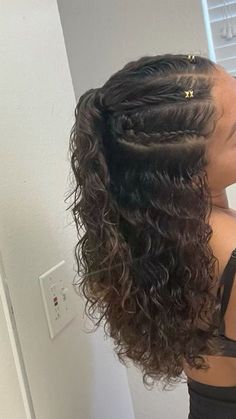 Hoco Curly Hairstyle, Curly Hairstyles For Hocoming, Cute Tiny Braid Hairstyles, Homecoming Hairstyles Mixed Girl, Simple Braided Hairstyles Curly Hair, Cute Curly Down Hairstyles, Cute Hoco Hairstyles For Curly Hair, Hoco Hairstyles Short Curly Hair, Curly Hair Braids Hairstyles