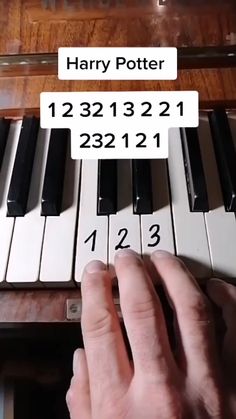 a person is playing the piano with numbers on each side and their fingers pointing at it