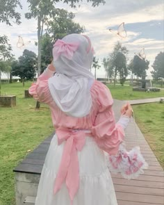 hijabi coquette princess core Cute Hijabi Outfits, Pink Hijab, Outfits Muslim, Simple Hijab, Pashmina Hijab Tutorial, Cute Modest Outfits, Muslim Outfits Casual