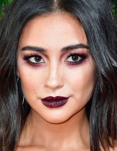 grunge makeup - Sök på Google 90s Makeup Alternative, Simple Vampy Makeup, Grunge Rock Makeup, Modern Grunge Makeup, 90s Emo Makeup, 90s Witch Makeup, 90s Gothic Makeup, Modern Vampire Makeup, 90s Grunge Makeup Looks