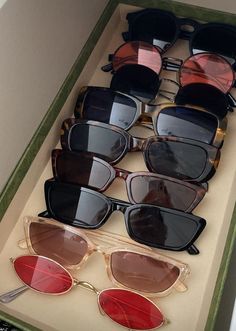 Glasses Collection Aesthetic, Sunglasses Aesthetic, Aesthetic Glasses Frames, Pretty Sunglasses, Types Of Sunglasses, Classy Glasses, Glasses Trends, Funky Glasses, Trendy Glasses