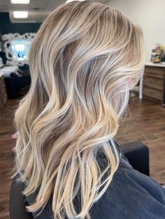 Light Strawberry Blonde Balayage Hair Light Strawberry Blonde Balayage, Brown Fashion Style, Strawberry Blonde Balayage, Dark Strawberry Blonde Hair, Light Balayage, Balayage Hair Ideas, Hair Bleaching, Dark Strawberry Blonde, Platinum Blonde Balayage