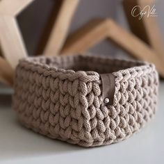 Crochet pattern: Square basket - practical storage made easy With this crochet pattern you can easily make a square basket yourself. The basket is ideal for keeping your home tidy, be it in the living room, bedroom or bathroom. Use it for magazines, toys or other everyday items - the possibilities are endless! Easy to follow with picture instructions This pattern is also suitable for beginners! It takes you through the entire process step by step. Thanks to the clear picture instructions, you ca Placemat Design, Square Basket, Yarn Basket, Small Storage Basket, Square Baskets, Basket Storage, Round Basket, Diy Set, Crochet Diy